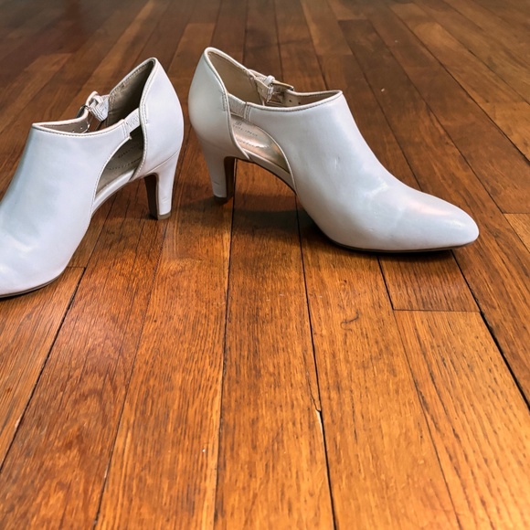 Cream Bandolino heels/shoes - Picture 3 of 9